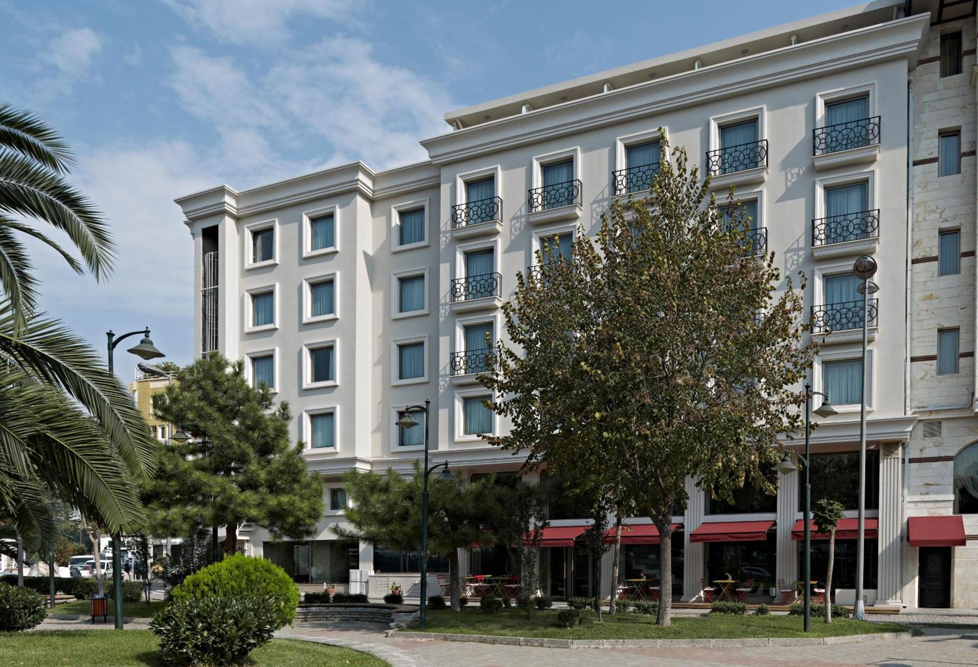 Отель Ramada By Wyndham Grand Bazaar Стамбул
