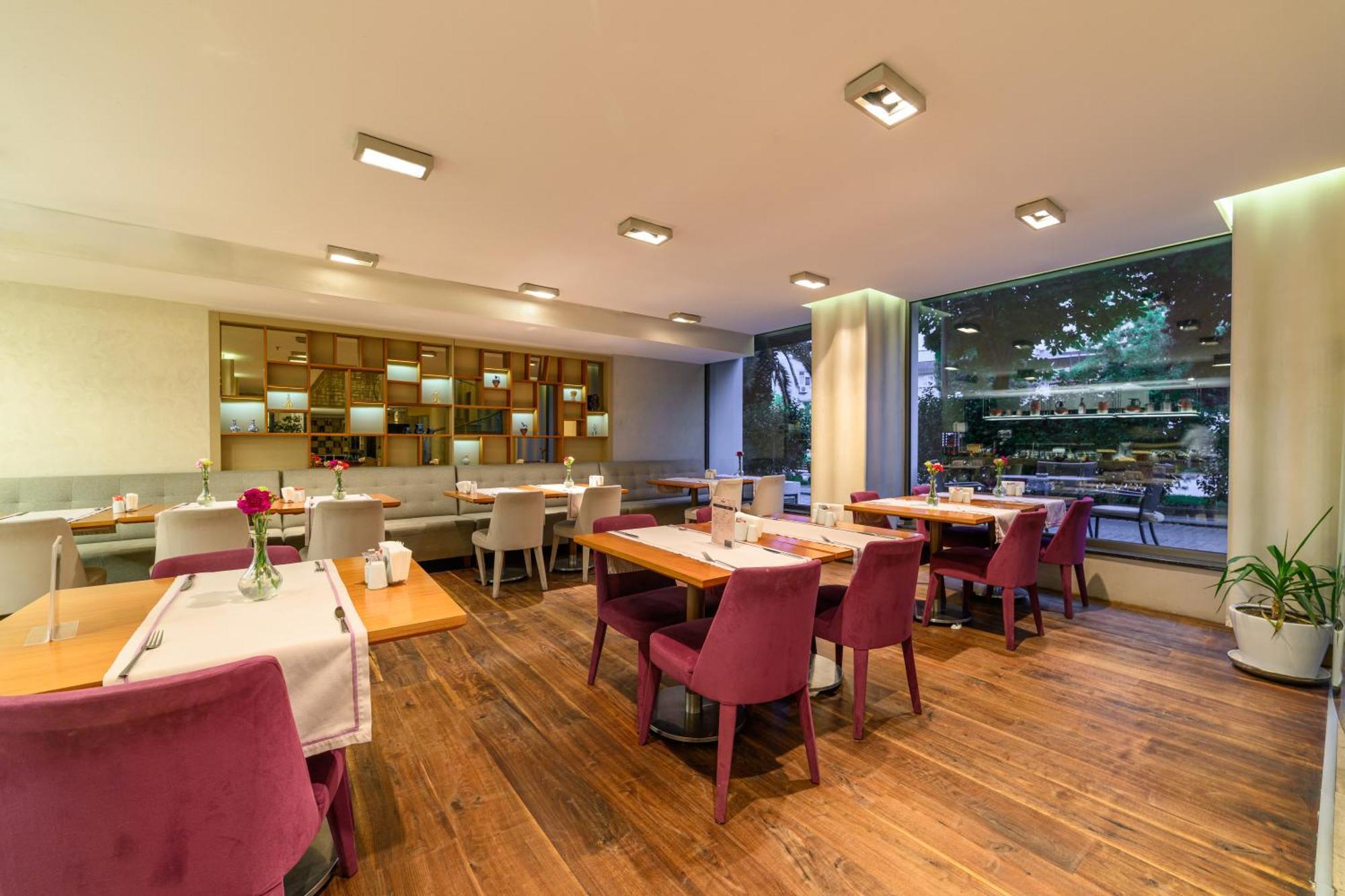 Ramada By Wyndham Grand Bazaar Отель 4*