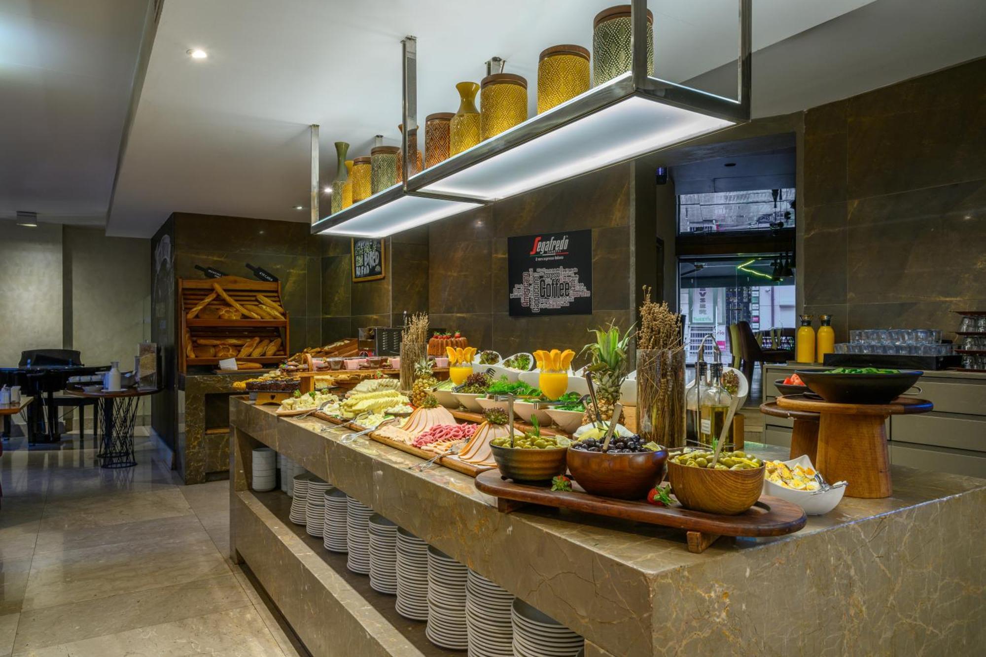 Отель Ramada By Wyndham Grand Bazaar 4*