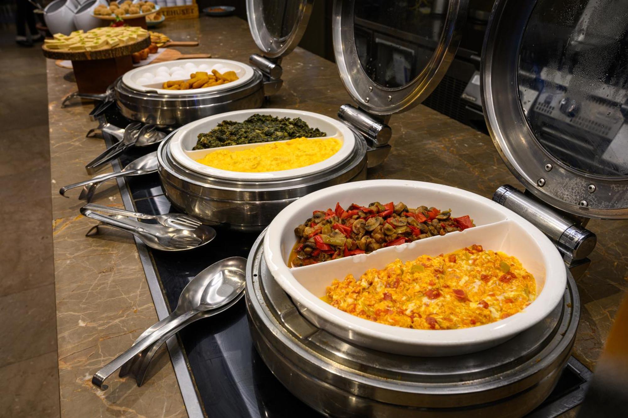 Отель Ramada By Wyndham Grand Bazaar Стамбул