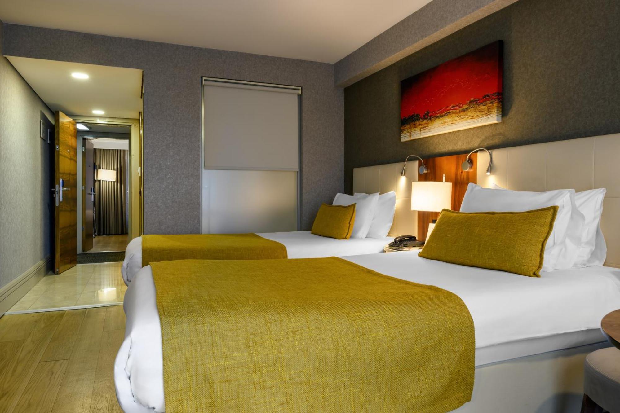 Отель Ramada By Wyndham Grand Bazaar 4*