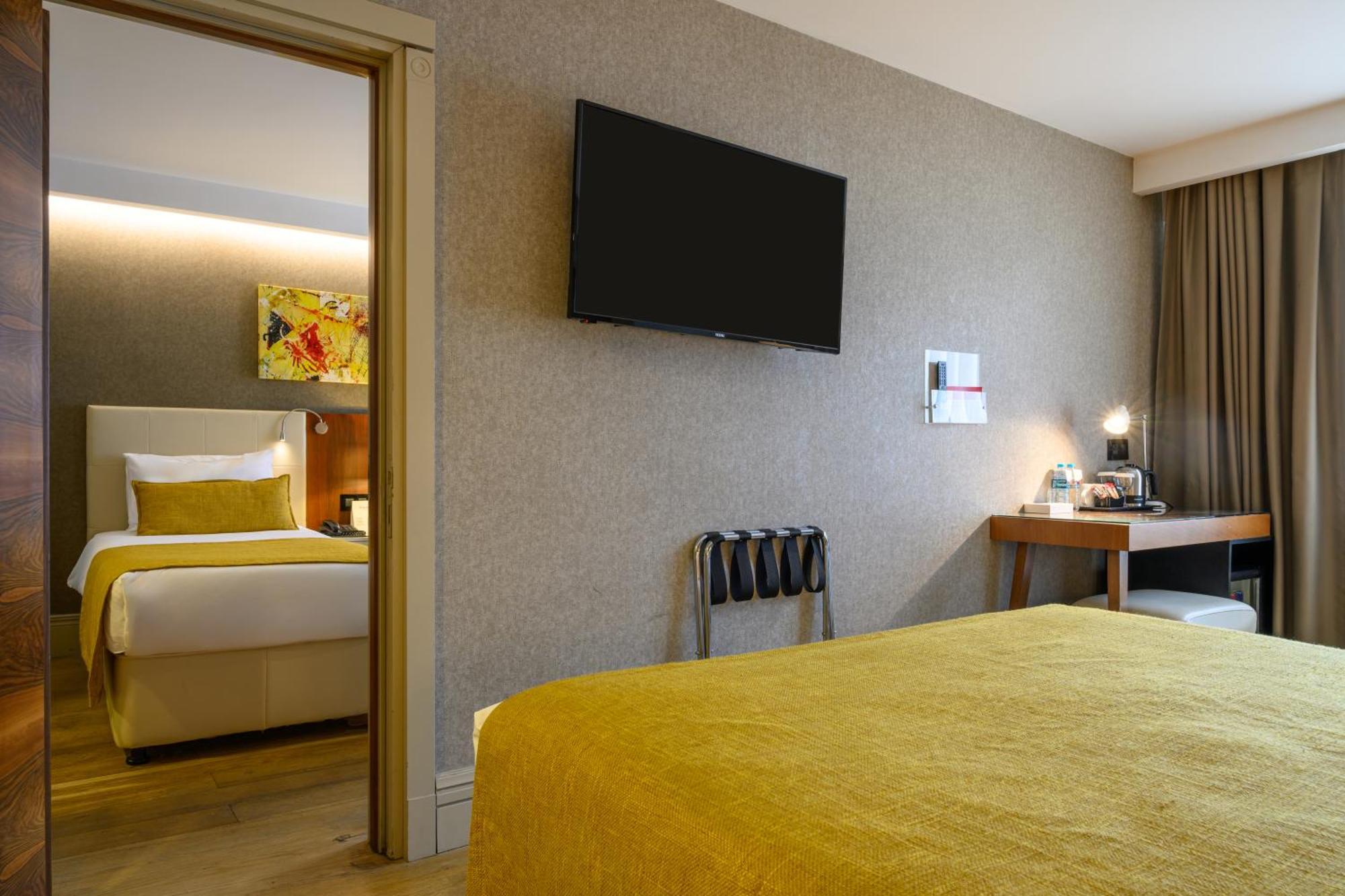 Отель Ramada By Wyndham Grand Bazaar Стамбул