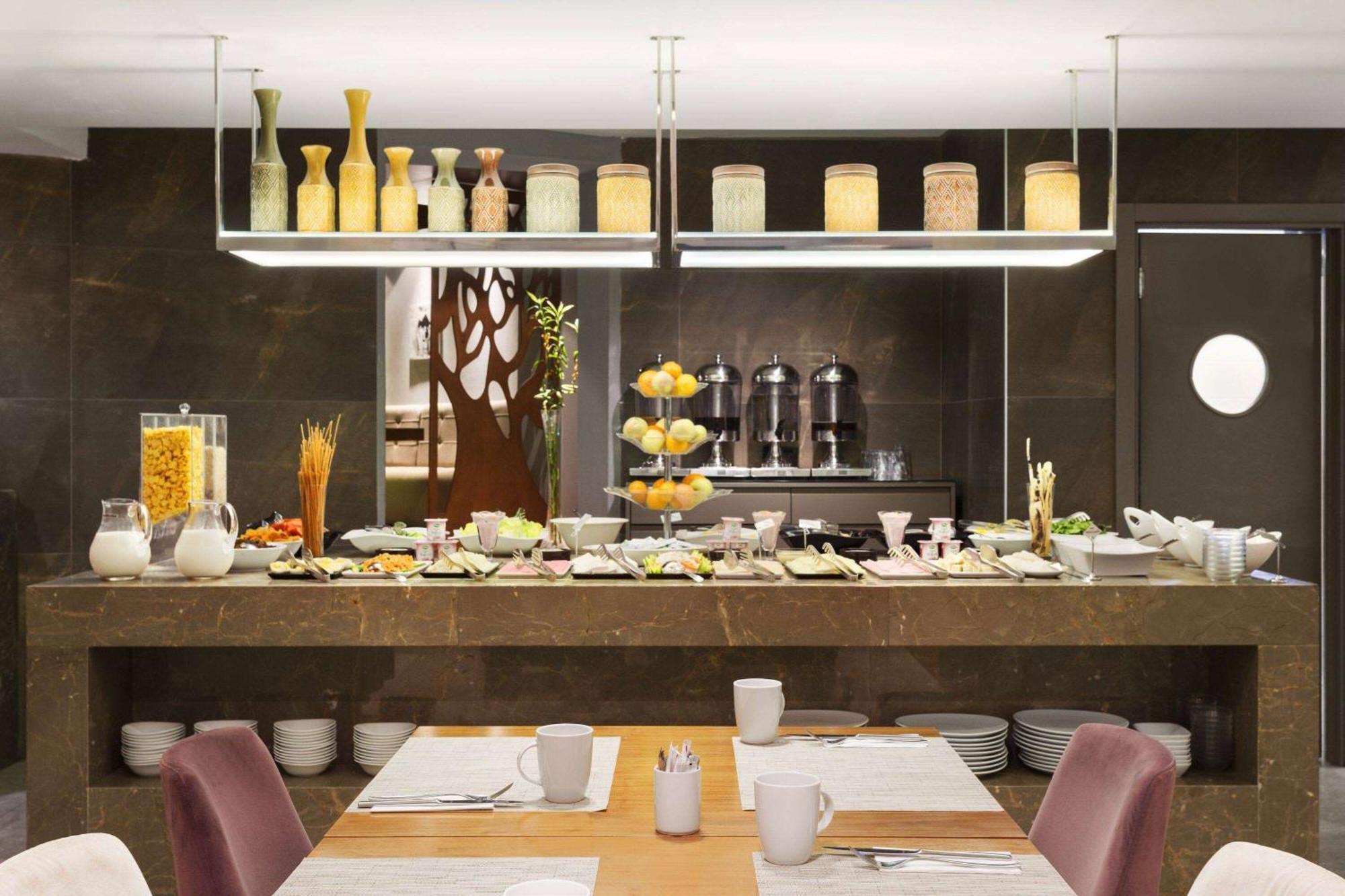 Ramada By Wyndham Grand Bazaar Отель 4*