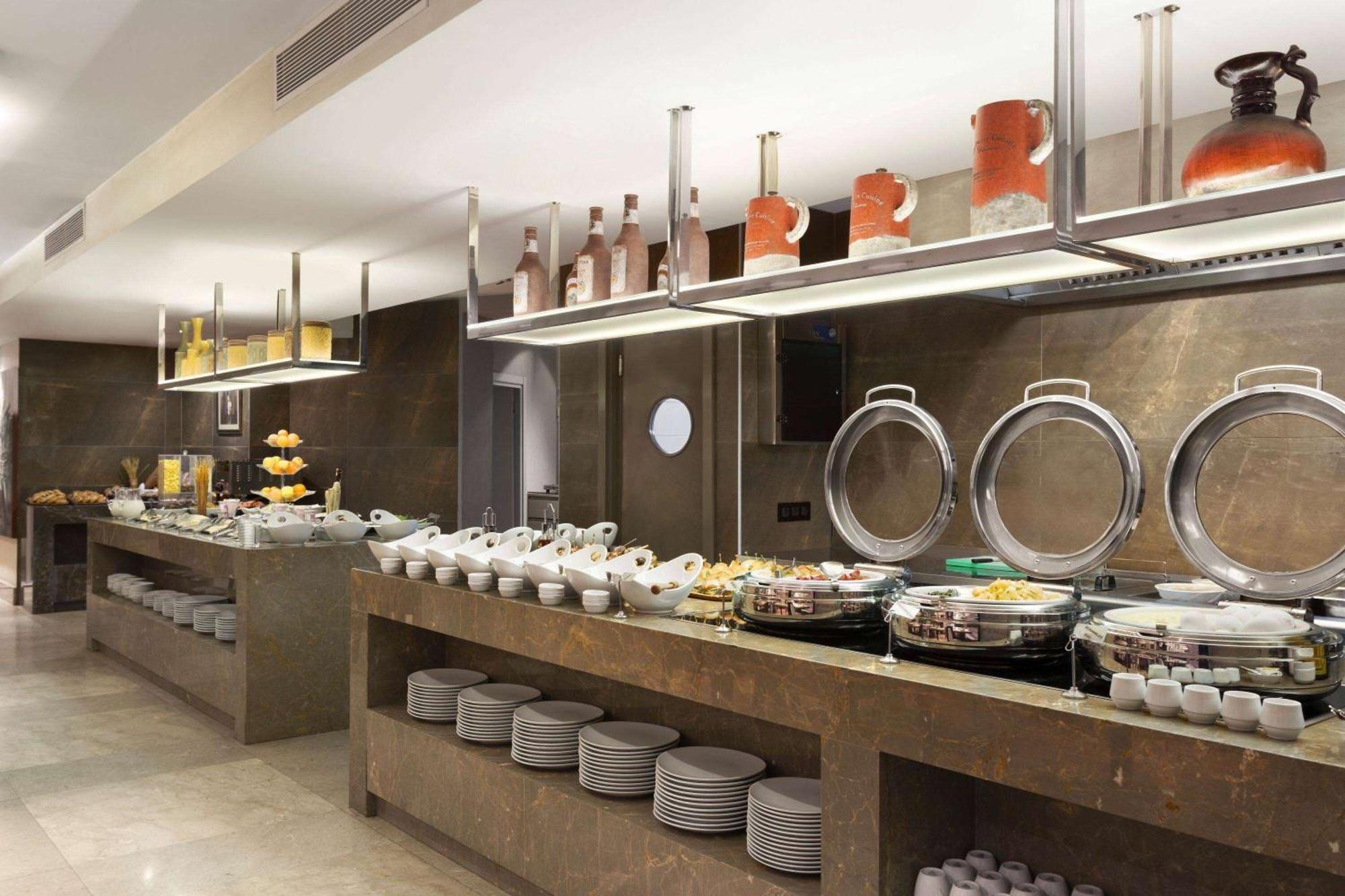 Ramada By Wyndham Grand Bazaar Отель