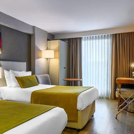 Ramada By Wyndham Istanbul Grand Bazaar Hotel Exterior photo