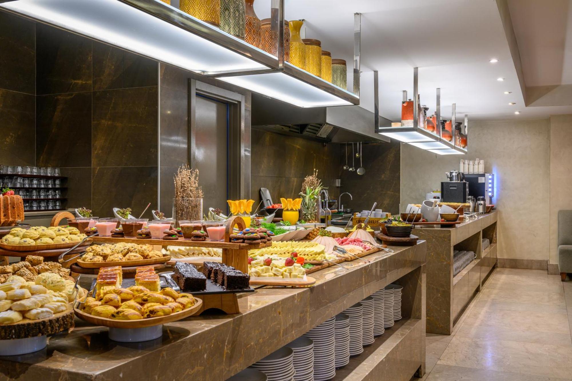 Отель Ramada By Wyndham Grand Bazaar Стамбул
