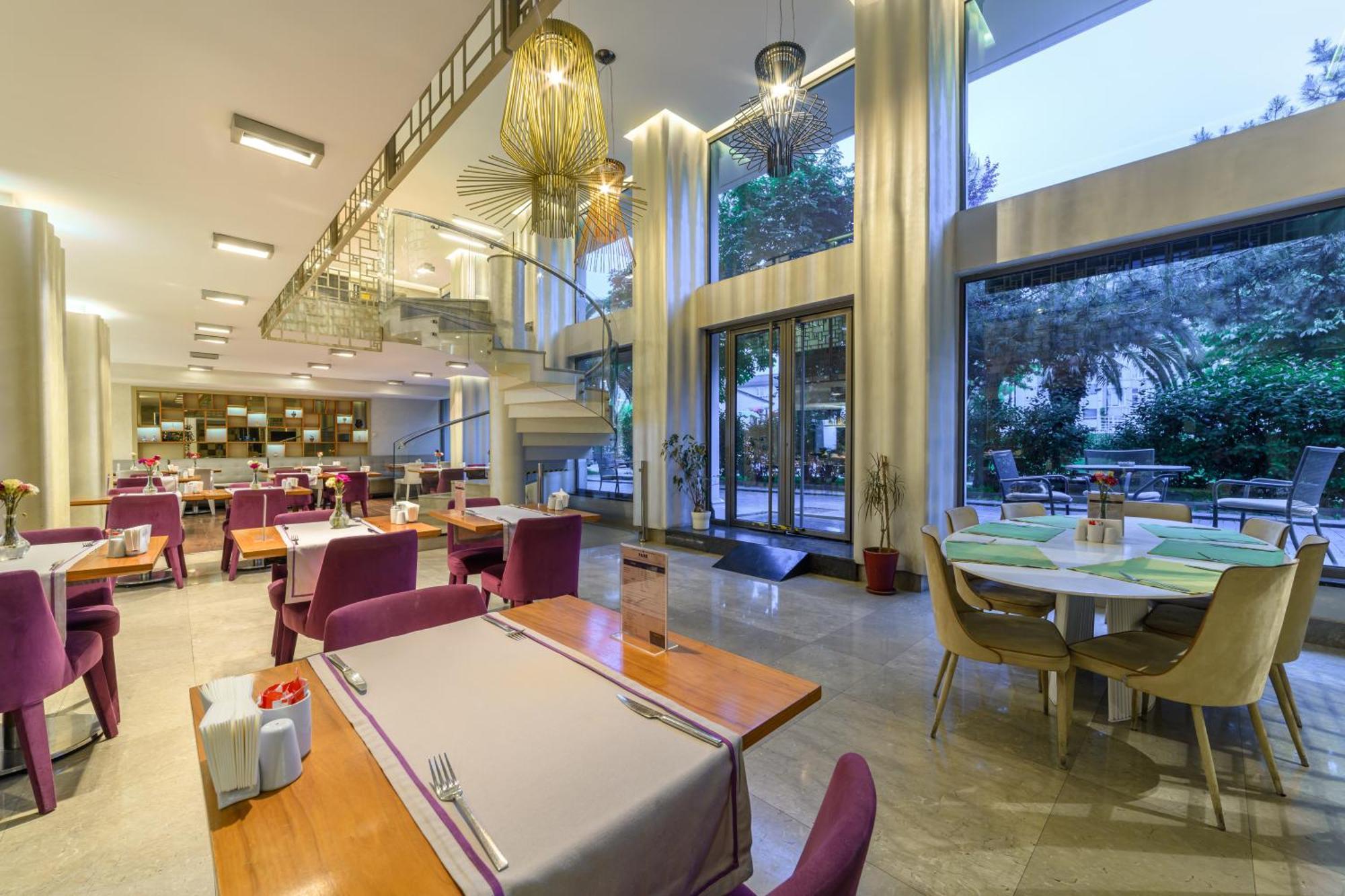 Отель Ramada By Wyndham Grand Bazaar 4*