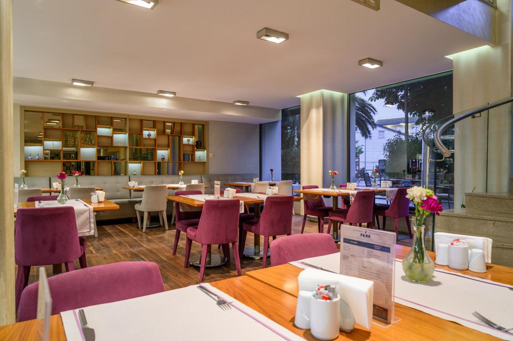 Отель Ramada By Wyndham Grand Bazaar