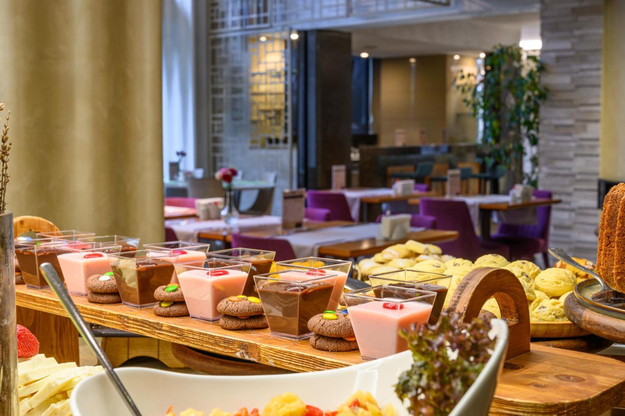 Ramada By Wyndham Grand Bazaar Отель 4*