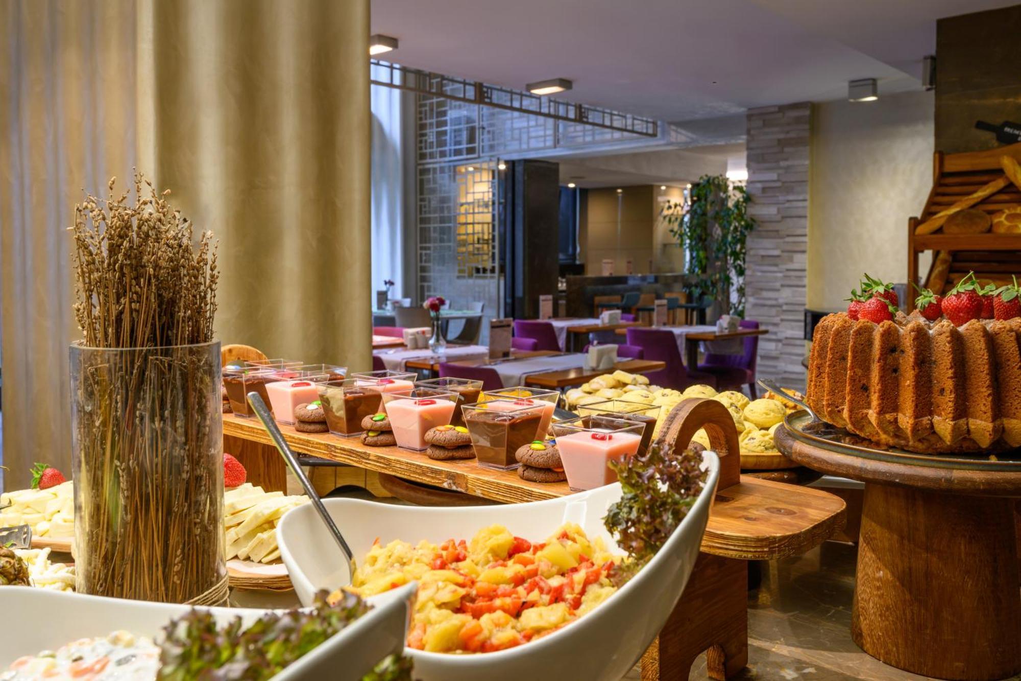 Ramada By Wyndham Grand Bazaar Отель Стамбул