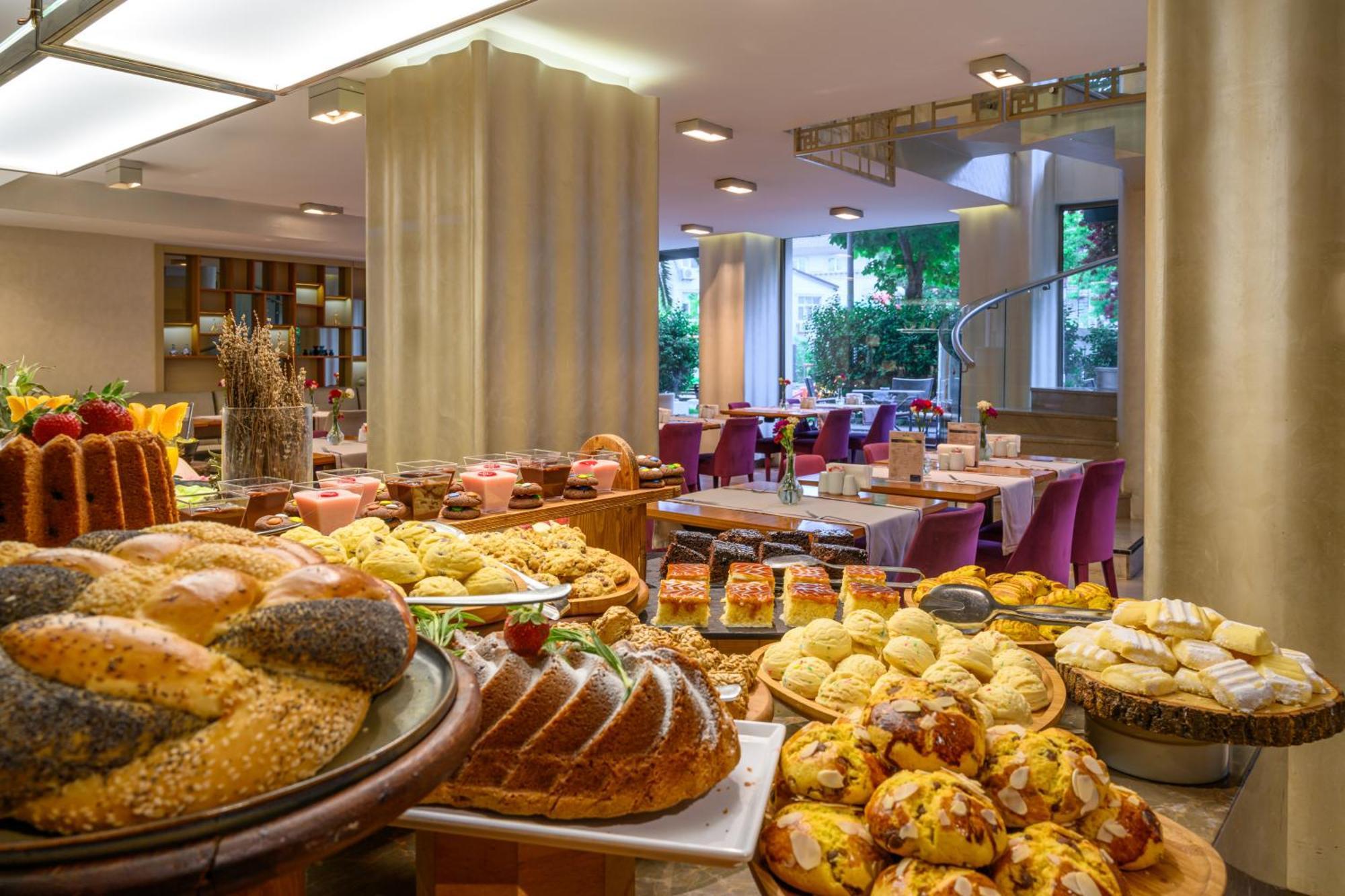Ramada By Wyndham Grand Bazaar Отель