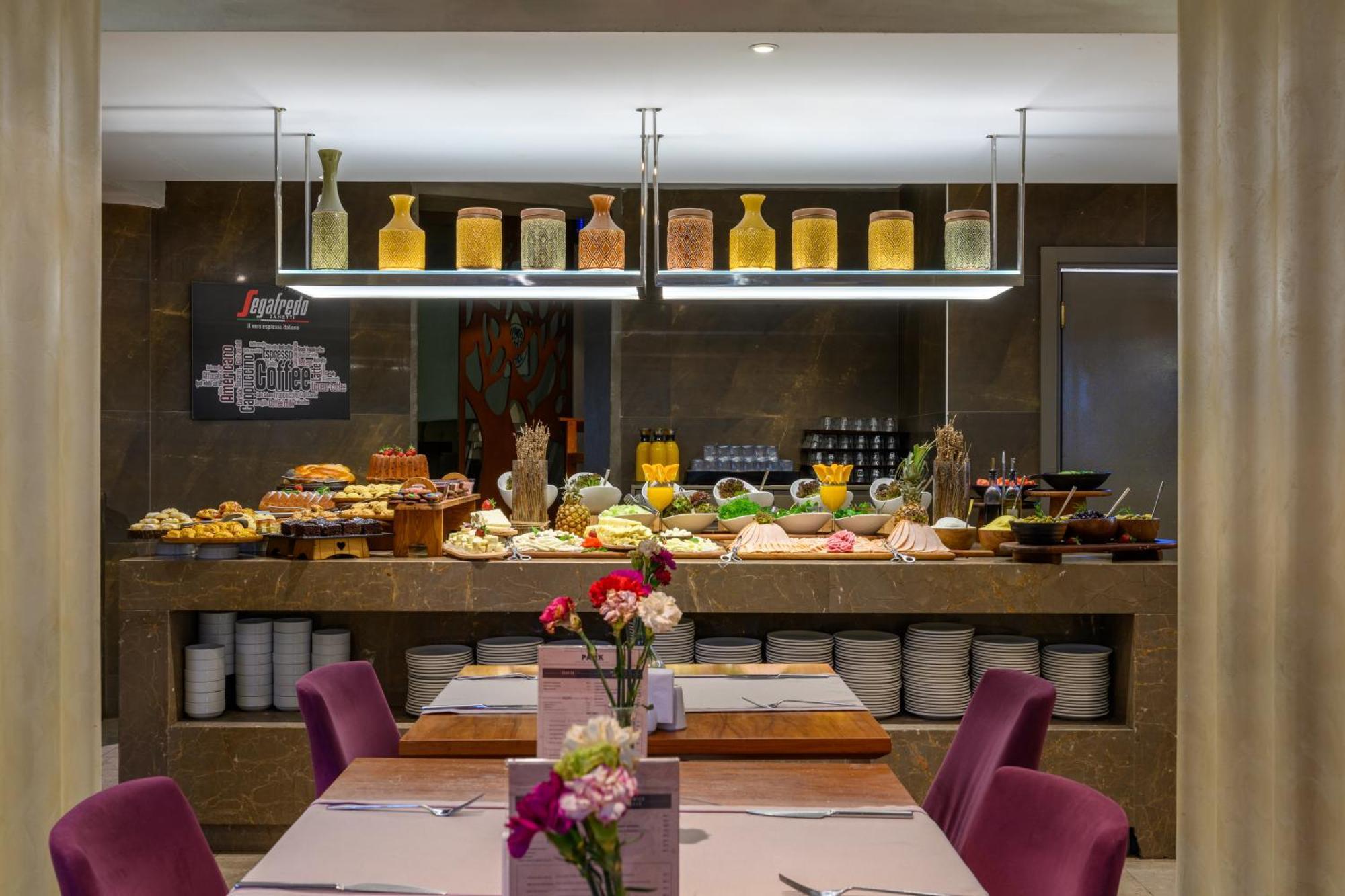 Ramada By Wyndham Grand Bazaar Отель 4*
