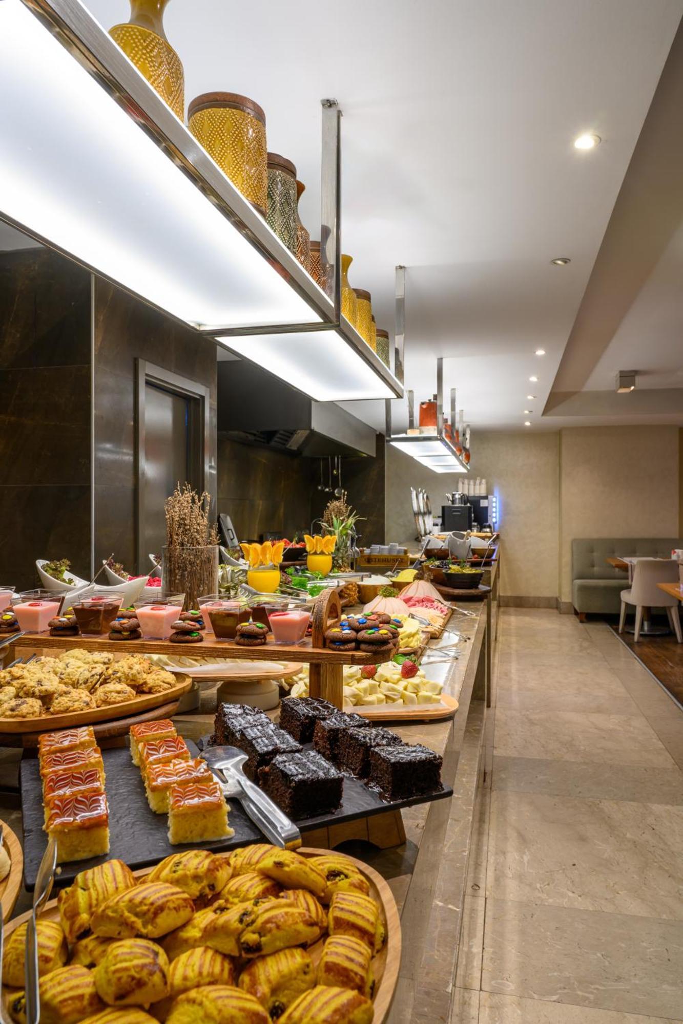Отель Ramada By Wyndham Grand Bazaar Стамбул