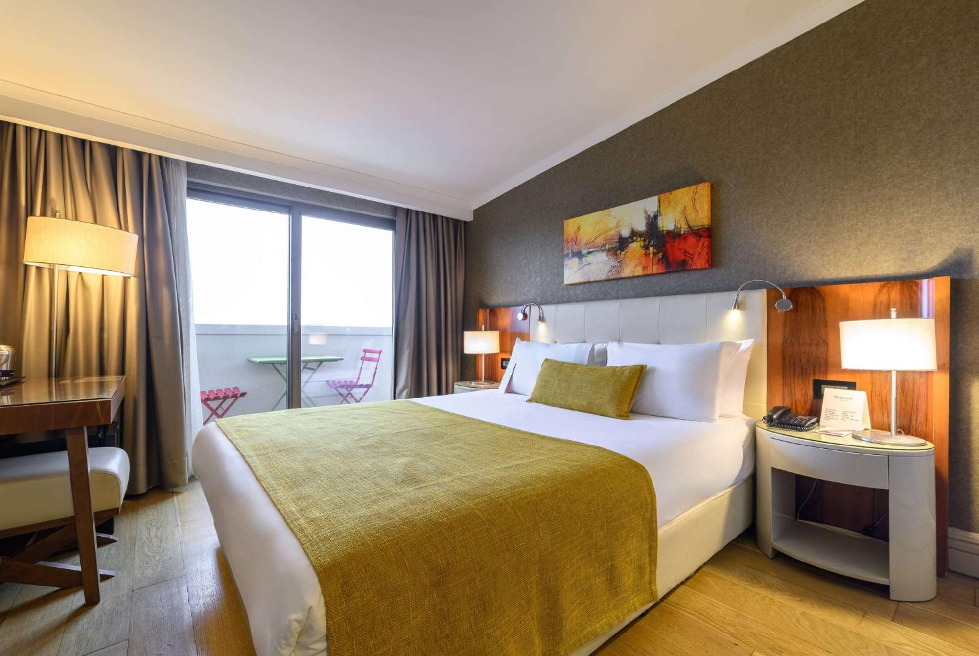 Отель Ramada By Wyndham Grand Bazaar Стамбул